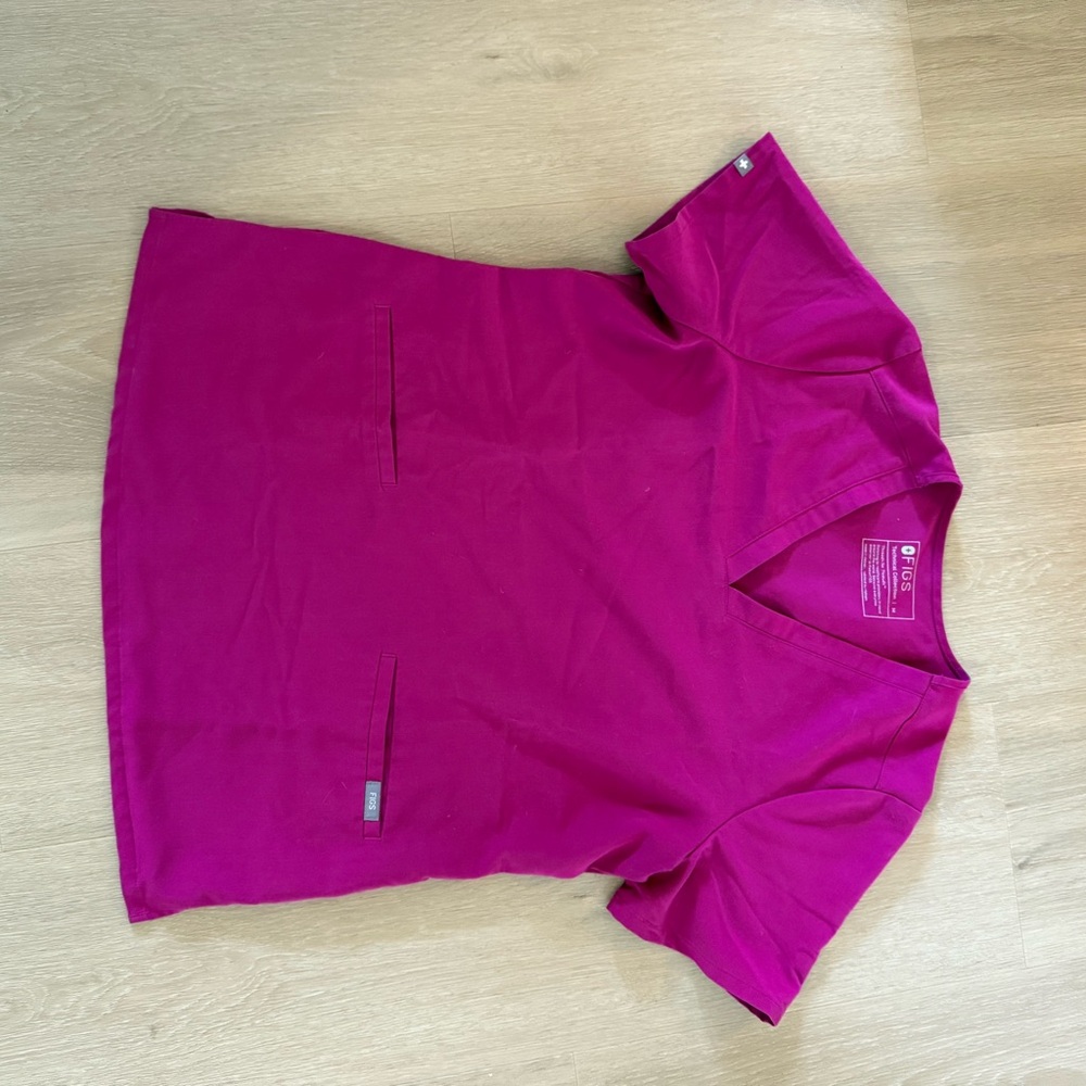 Figs Casma Scrub Top in Raspberry Sorbet